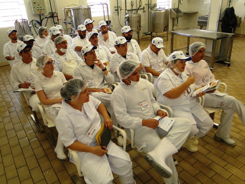 Curso de lacitínios ofertado pelo Instituto Cândido Tostes
