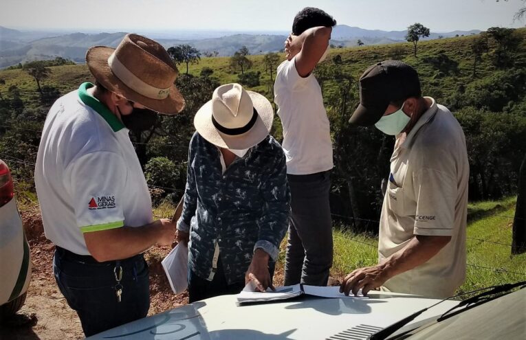 Técnicos da Emater orientam produtores rurais da região de Furnas
